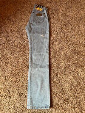 Wrangler ladies cowboy cut size 1 x 34 NWT IRREGULAR